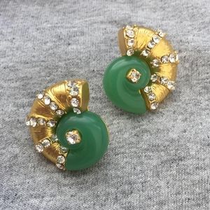 New cabochon green snail escargot rhinestone pierced stud Earrings gold tone